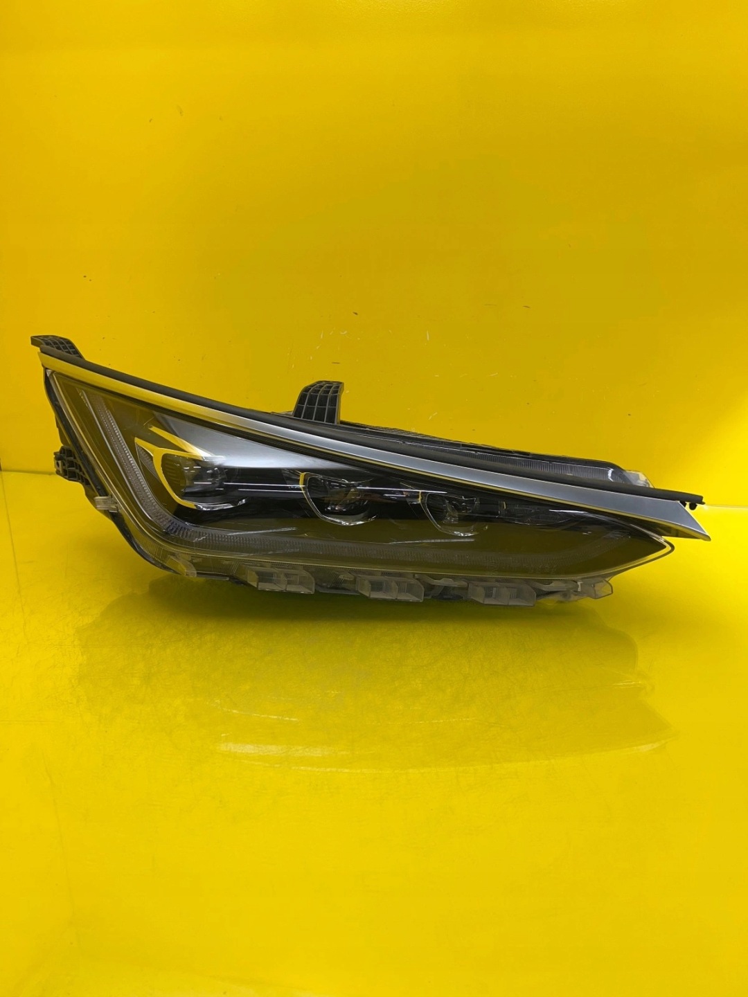 light right Byd Tang Full Led STE-4121020C
