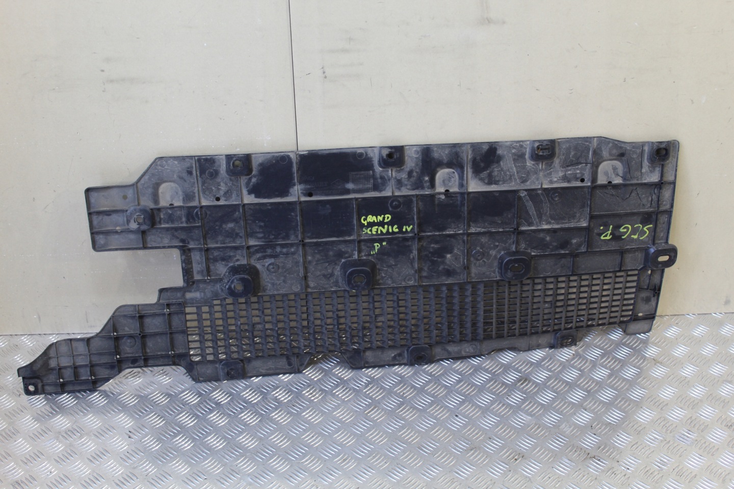 cover chassis right SCENIC IV 4 748141499R