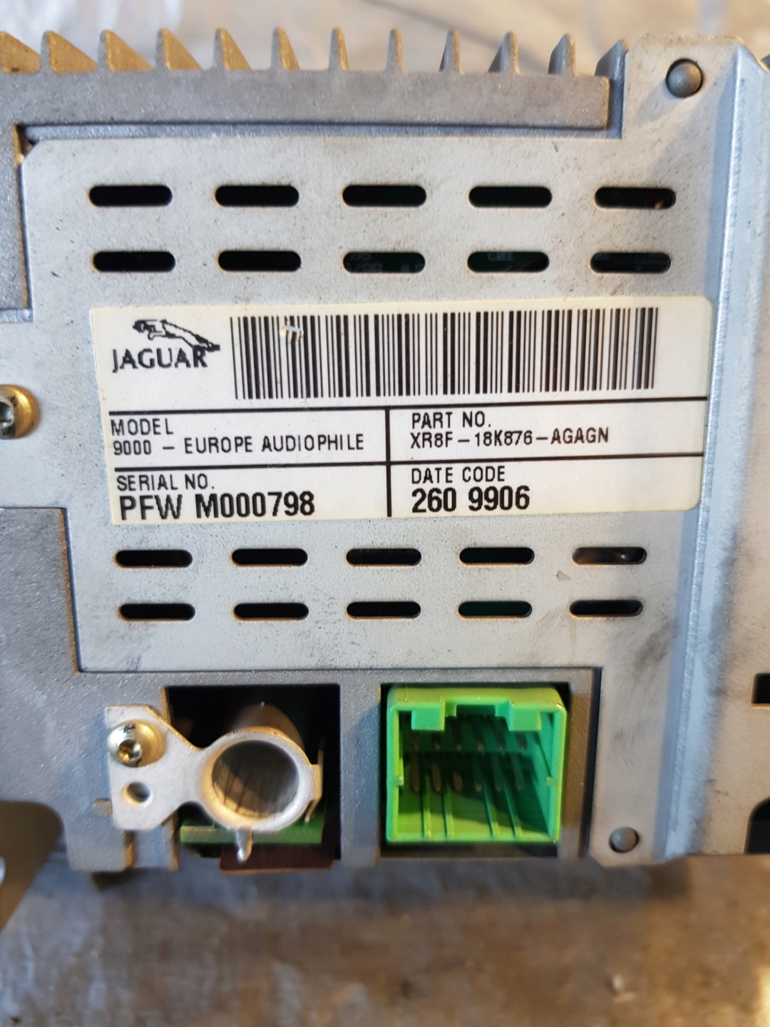 RADIO JAGUAR XR8F18K876AGAGN