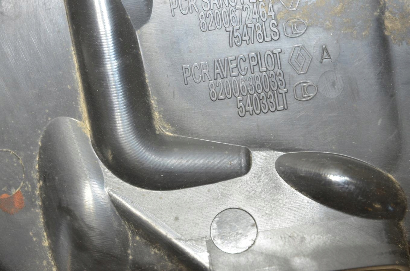 engine housing cover 2.0 DCI Nissan X-Trail t31