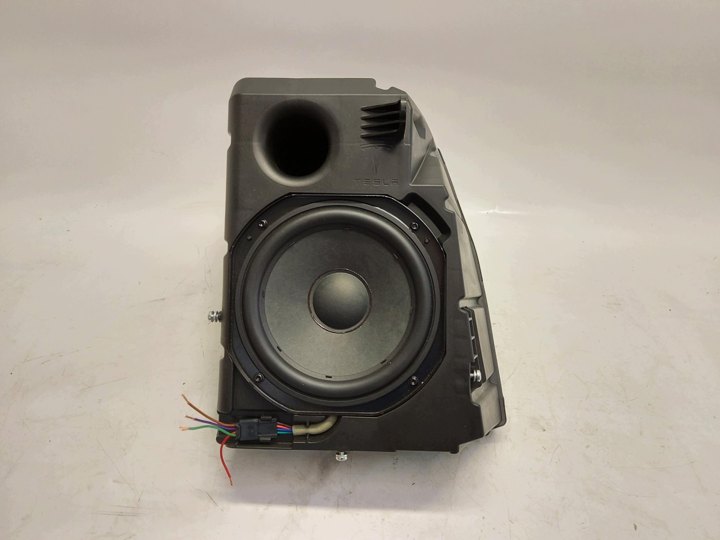 TESLA MODEL 3 2022r speaker Subwoofer 1079746-00-D