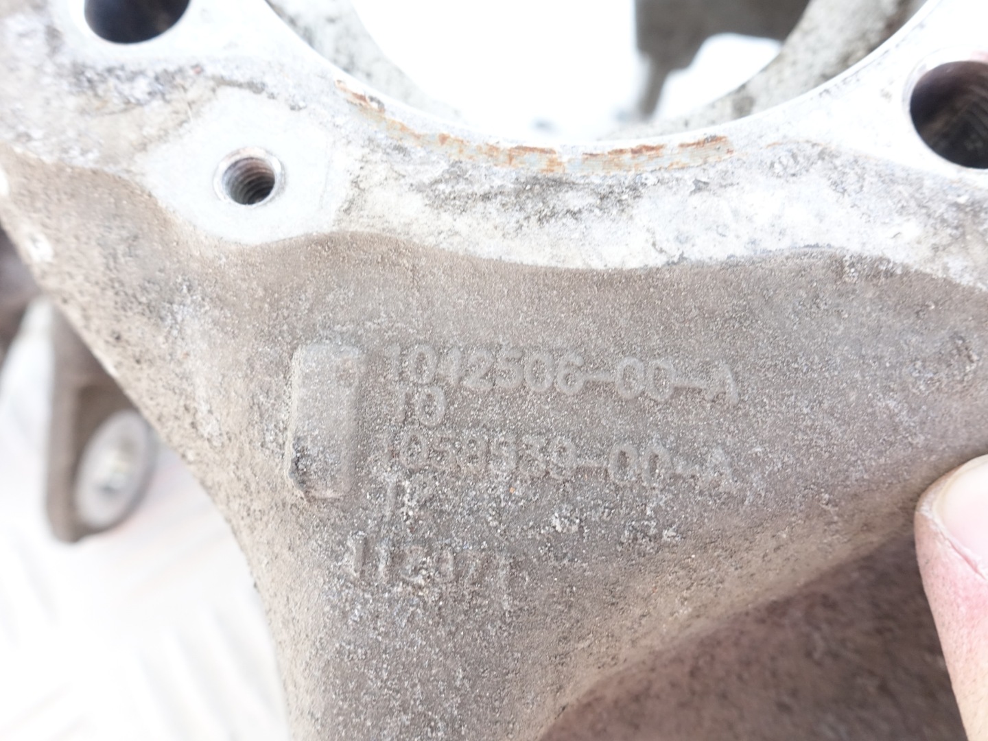TESLA X swing left rear part 1042506-00-A