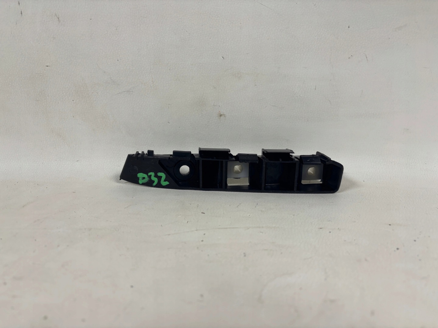 Hyundai i10 bumper bracket left 86595-0X200