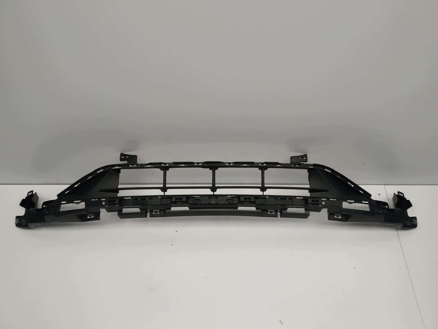 W296 Mercedes X296 EQS SUV grid lower w bumper front A2968856801