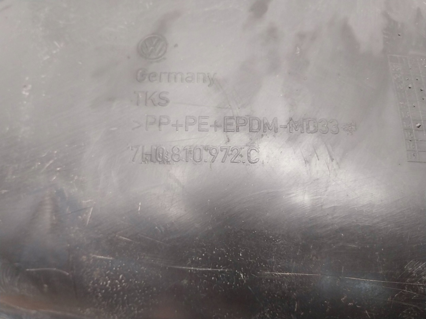mudguard right rear part 7H0810972C VW MULTIVAN T5 LIFT