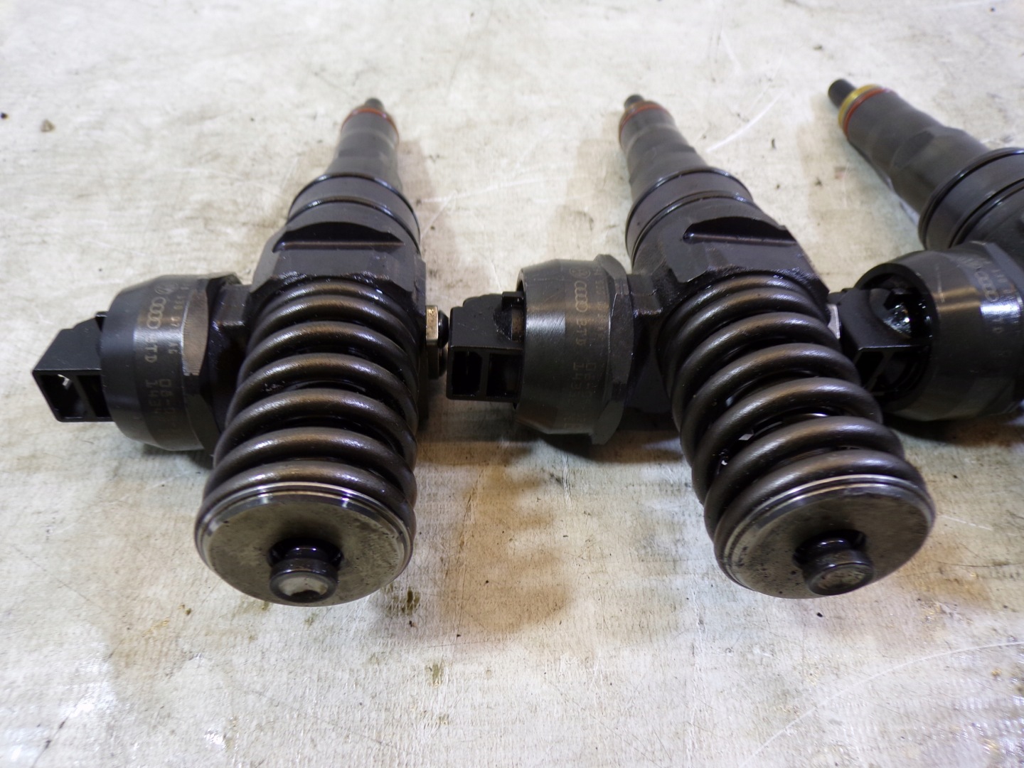 Einspritzdüsen Einspritzdüse Einspritzdüse 1.9 TDI 038130073AG (1)