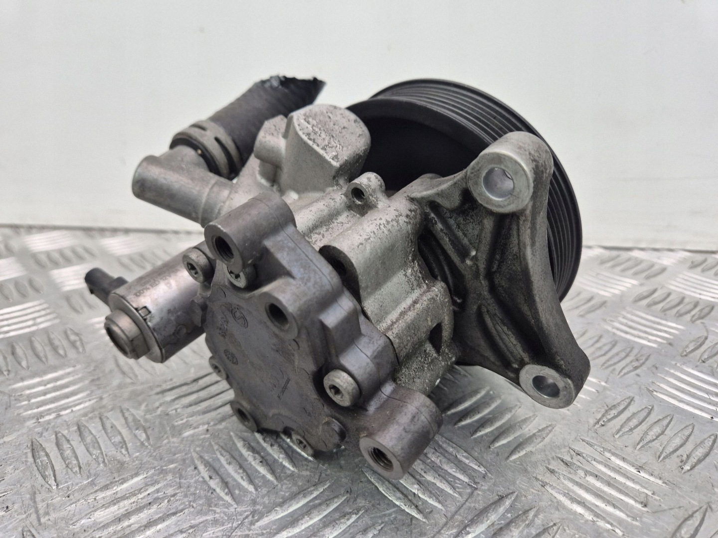 Mercedes E200 CGI W212 servo pump A0064667501 M271.860