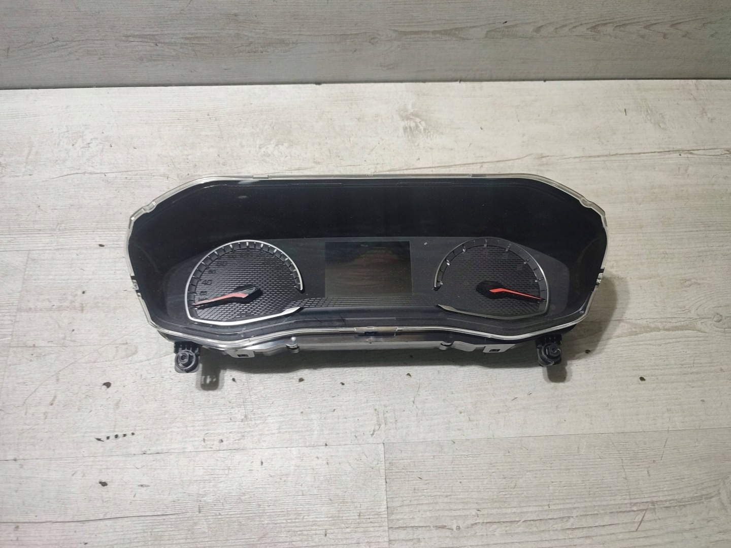 Peugeot 2008 II 2020 dials / Predkosciomierz