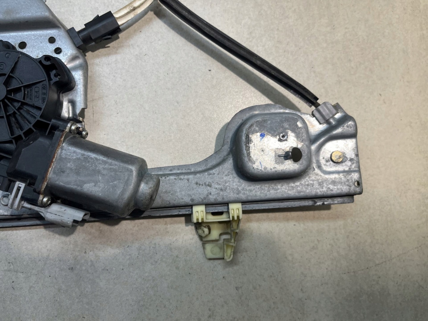 window regulator left front PEUGEOT 1007 1.4 16V