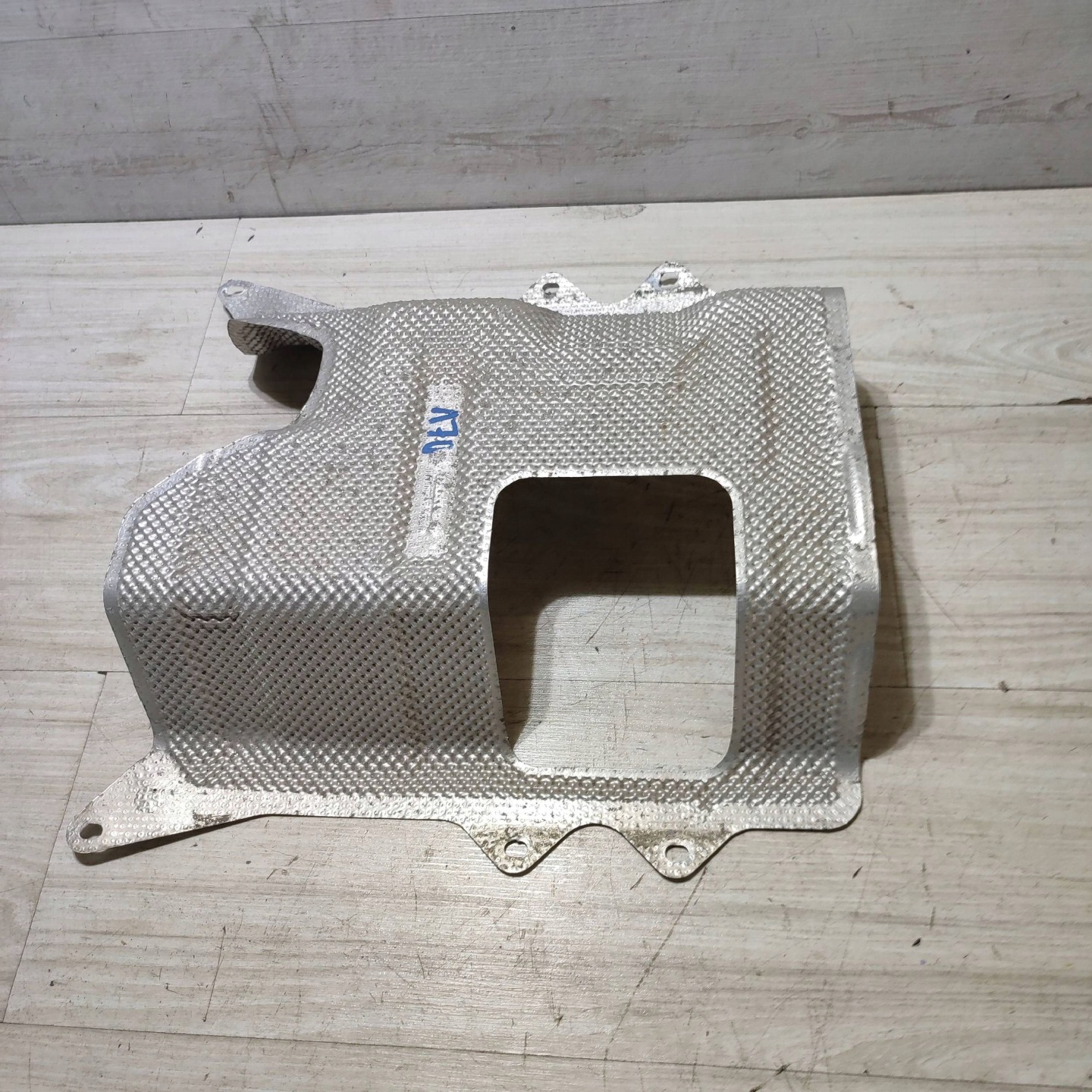 Blende Abdeckung termiczna des Auspuffs Suzuki Vitara (LY) 1423154P00