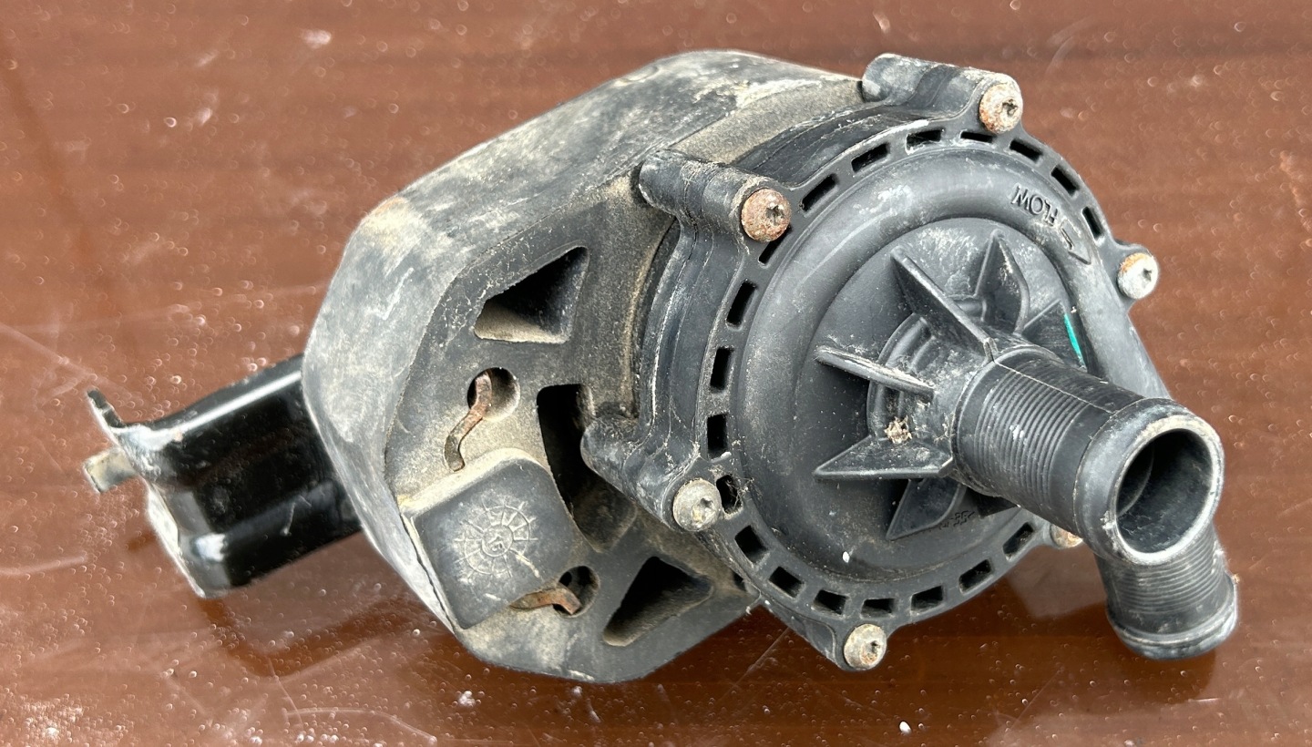 Wasserpumpe TESLA MODEL S 6008047-00-E