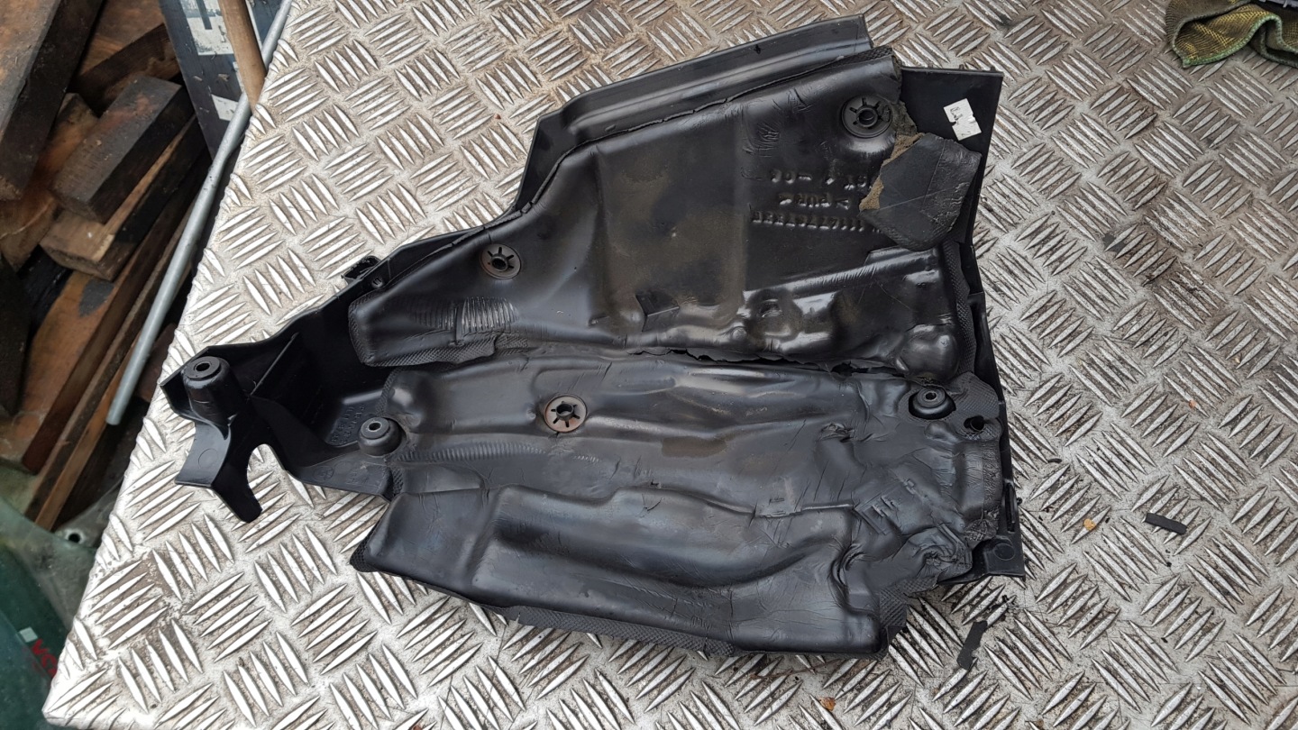 BMW E46 2.0D kryt obal MOTORU 11147787335
