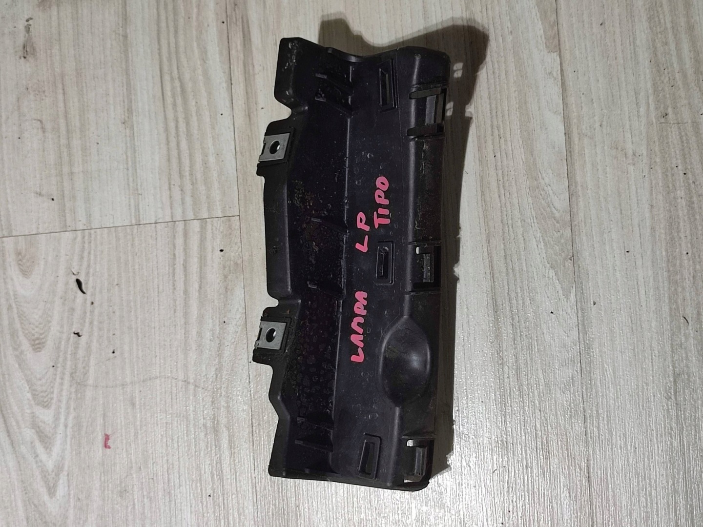 Fiat Tipo 2018 front side left bracket / holder lights przedniej