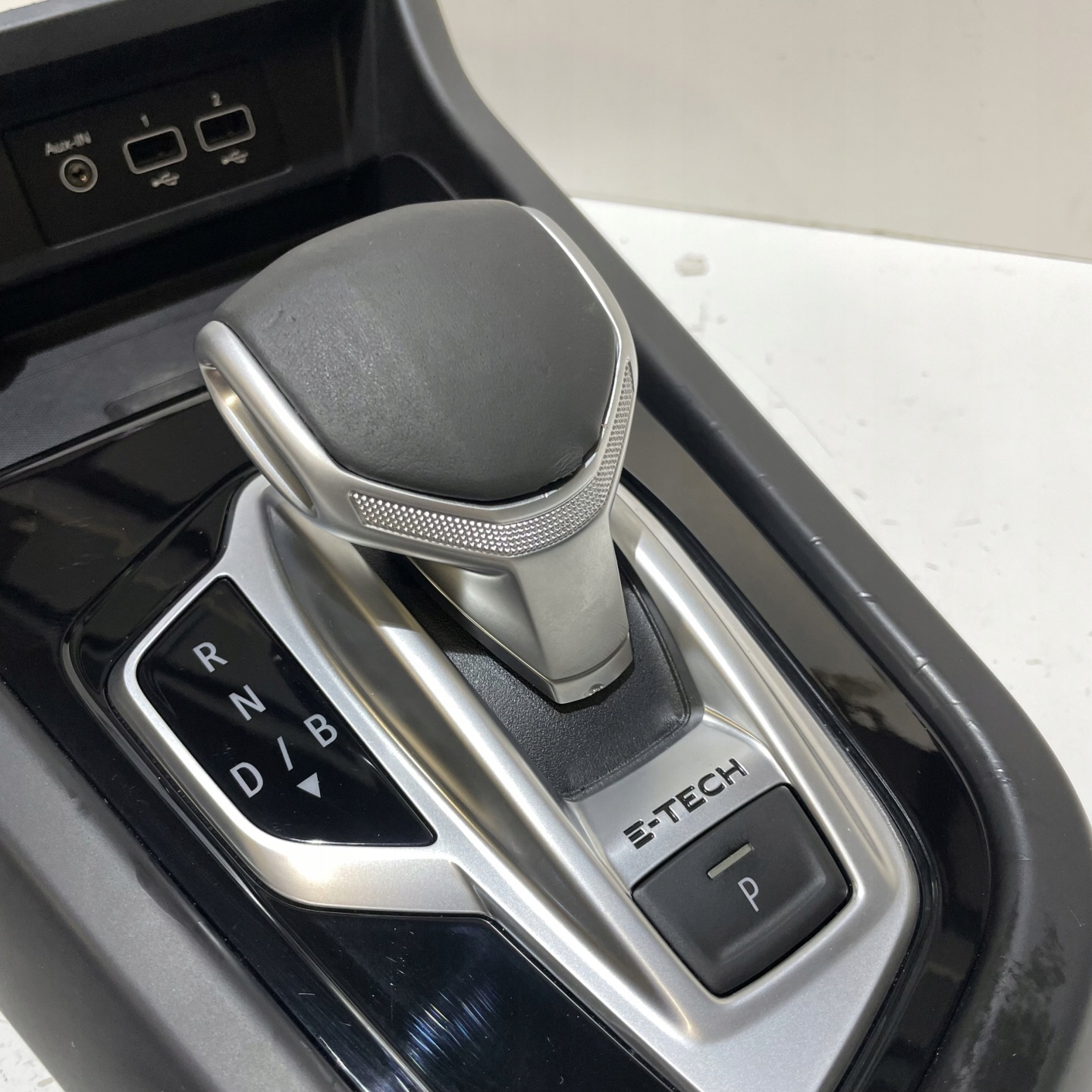 RENAULT ARKANA R.S. HYBYRDA TUNEL CENTRAL KNOB
