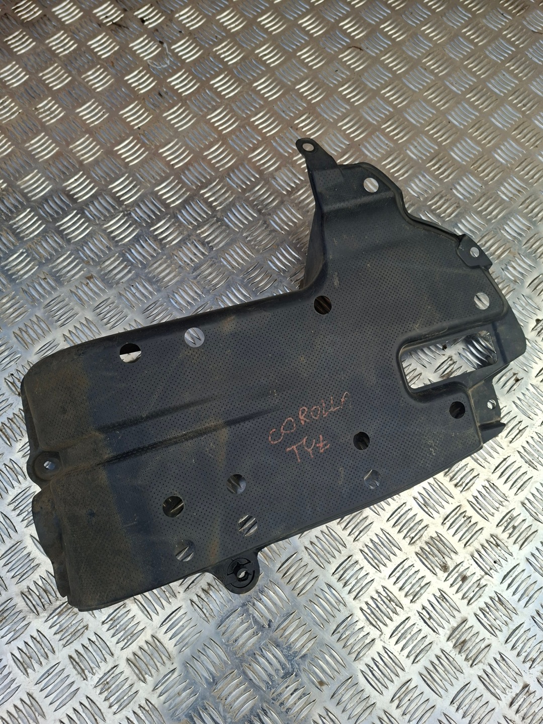 cover chassis TOYOTA COROLLA 5839802010