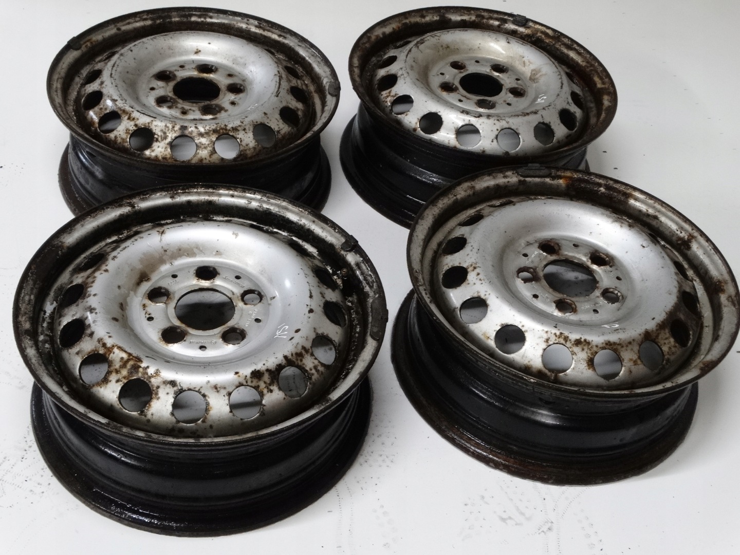KOMPLET disk MERCEDES 5,5JX15H2 ET60 6384011501