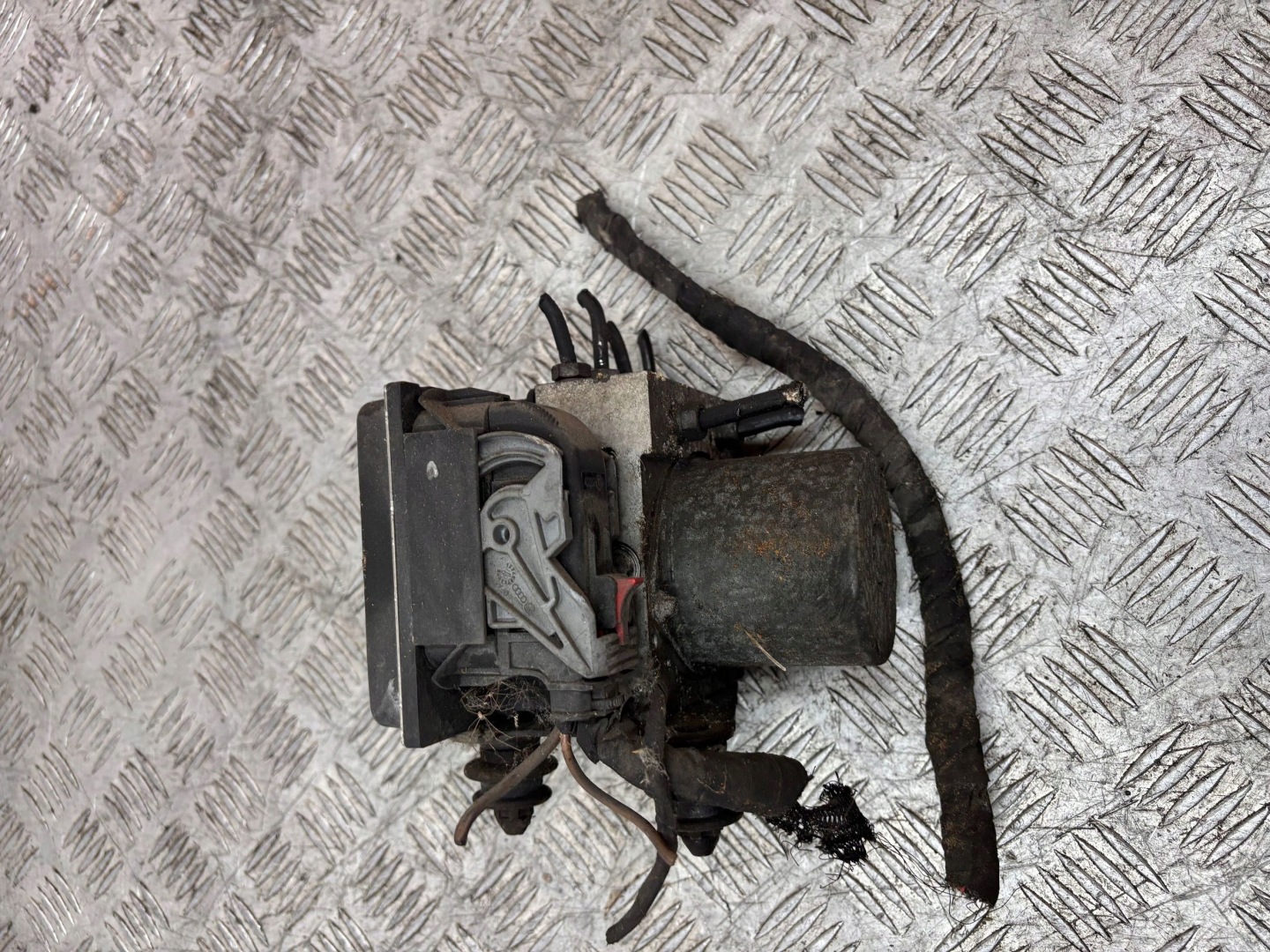 pump ABS AUDI A4 B8 8K0907379T