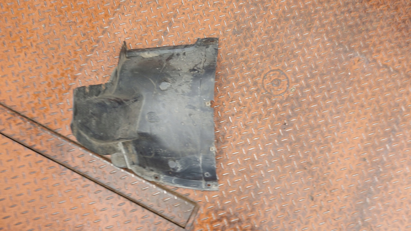 mudguard left front SKODA OCTAVIA II 08-14