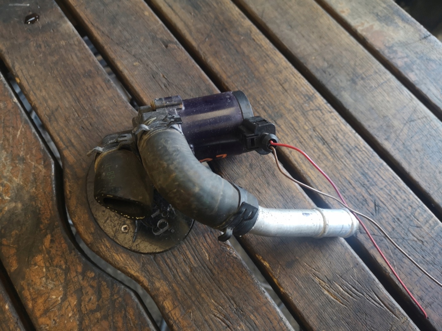 VW AUDI SKODA dodatna pumpa vode 7L0965561J