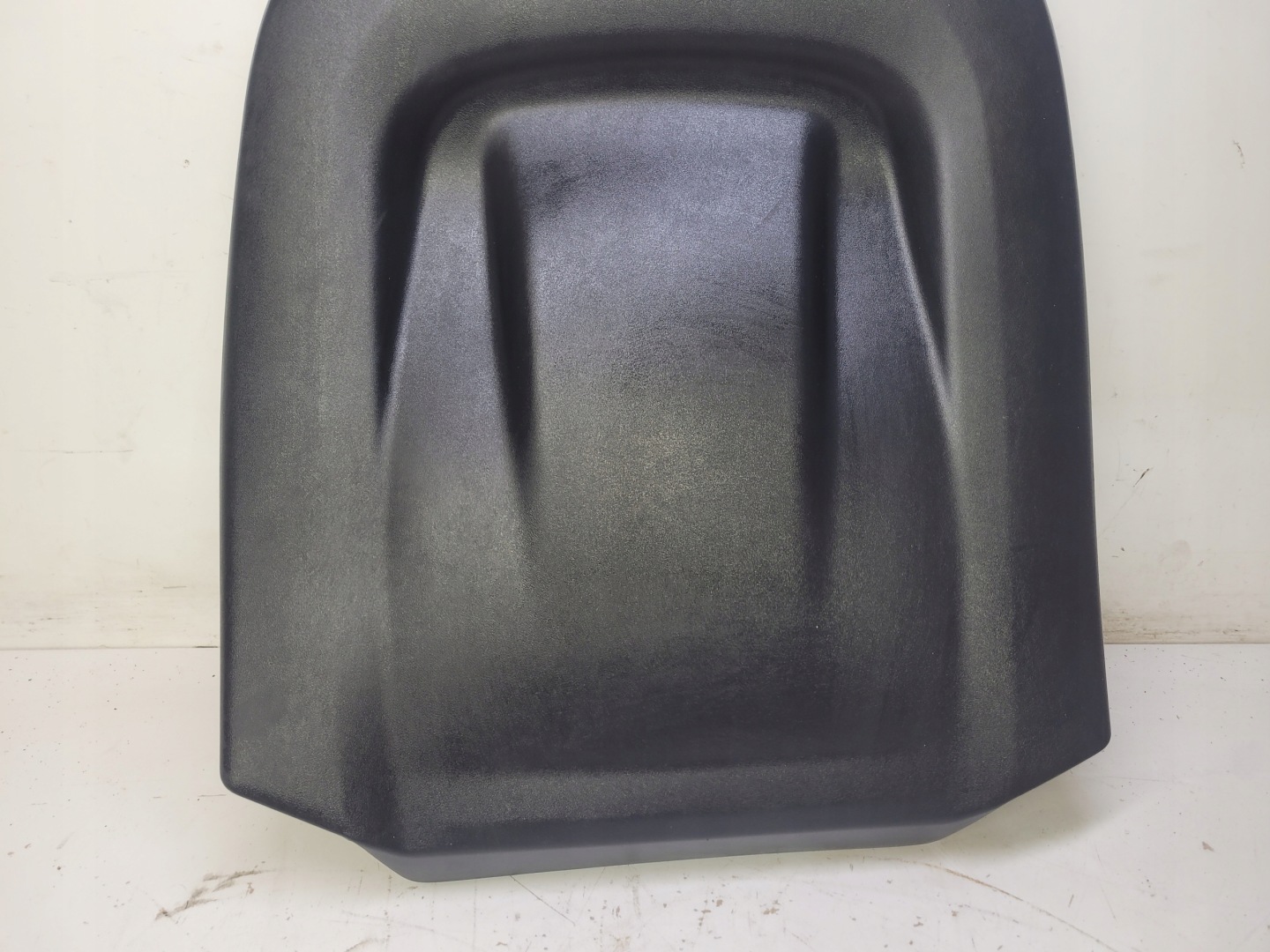 fedél hátso üllés AUDI A4 B9 A5 8W 8W0881969K