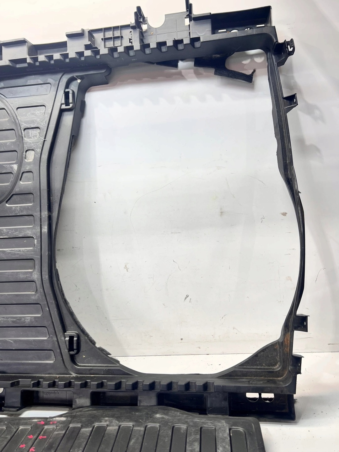 floor boot AUDI A6 C6 AVANT 4F9864106 4F9863547