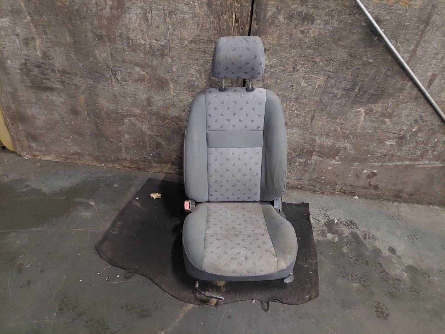 sedačka levý předek HYUNDAI GETZ a