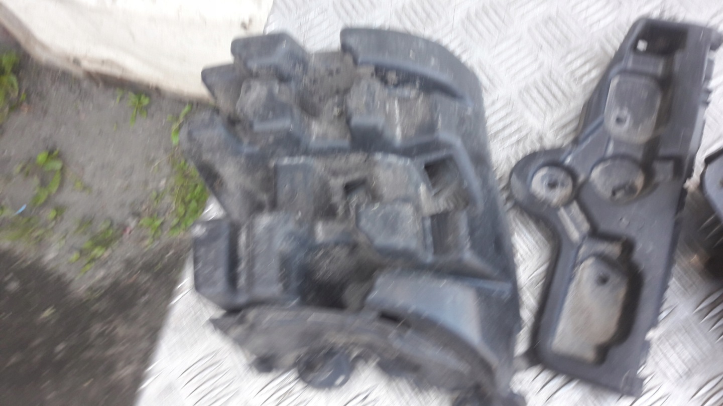 PEUGEOT 207 bumper bracket left right the centre rear part