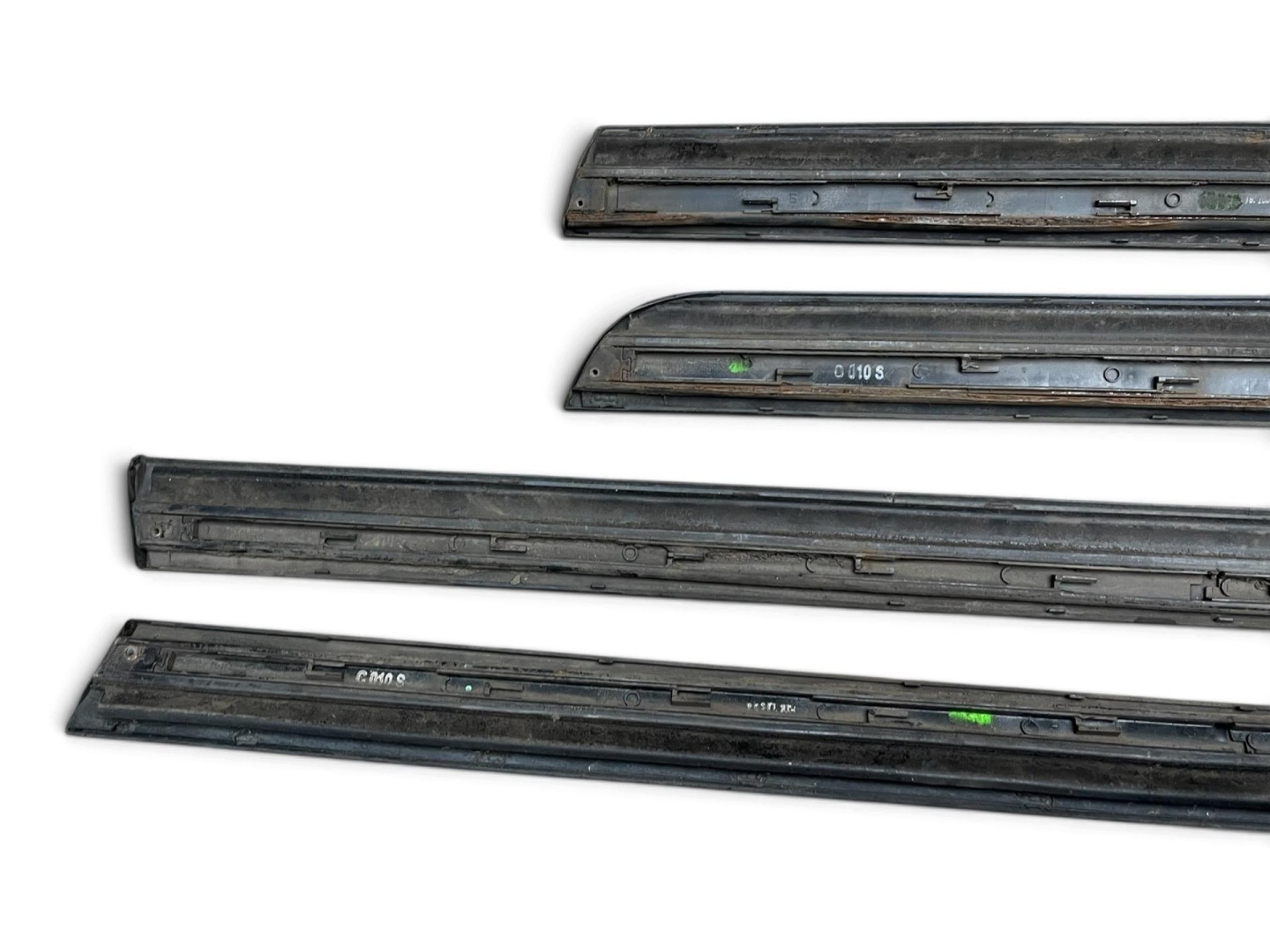 Dekory lišty ozdobne komplet Audi A4 B7 2005 8E0853959C