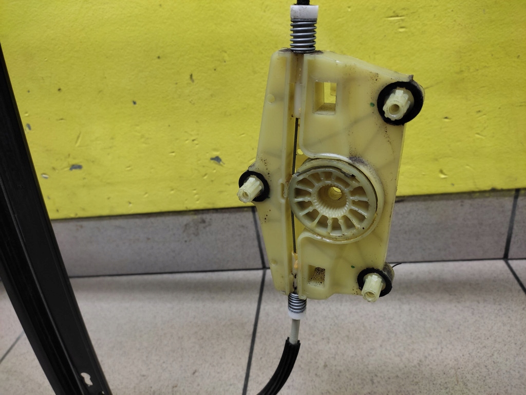 AUDI A6 C6 KOMBI window regulator right rear part