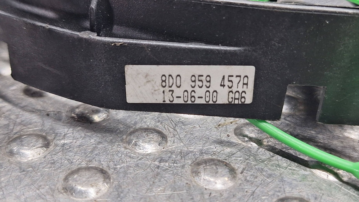 ventilátor chladiče OE 8D0959457A AUDI A4 B5 A6 C4 C5 2.4 2.7 2.8 4.2