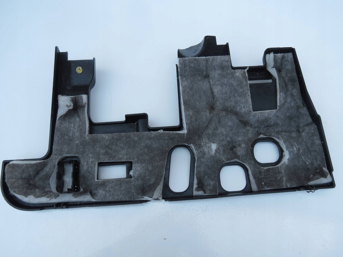 fedél PANEL DOL DOLNA DESKI PORSCHE CAYENNE 7L5815173F