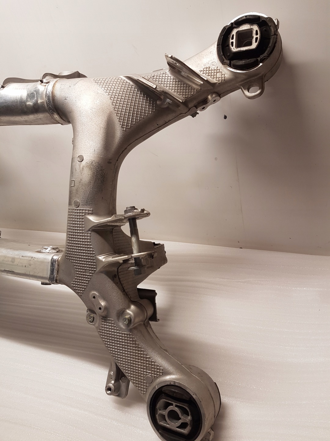 axle beam subframe BMW G31 G32 6866423