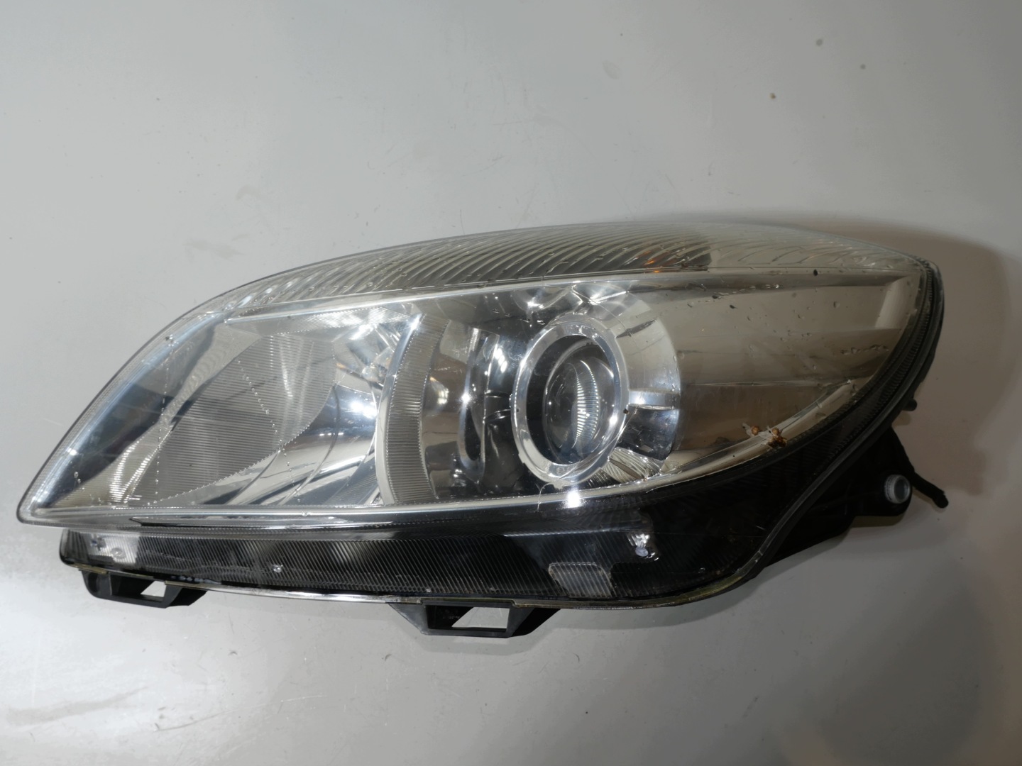 SKODA ROOMSTER REFLEKTOR light front left TYC