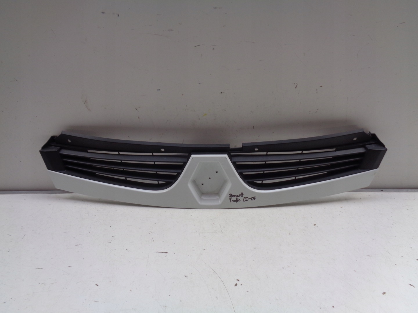 maska RENAULT TRAFIC 00-07