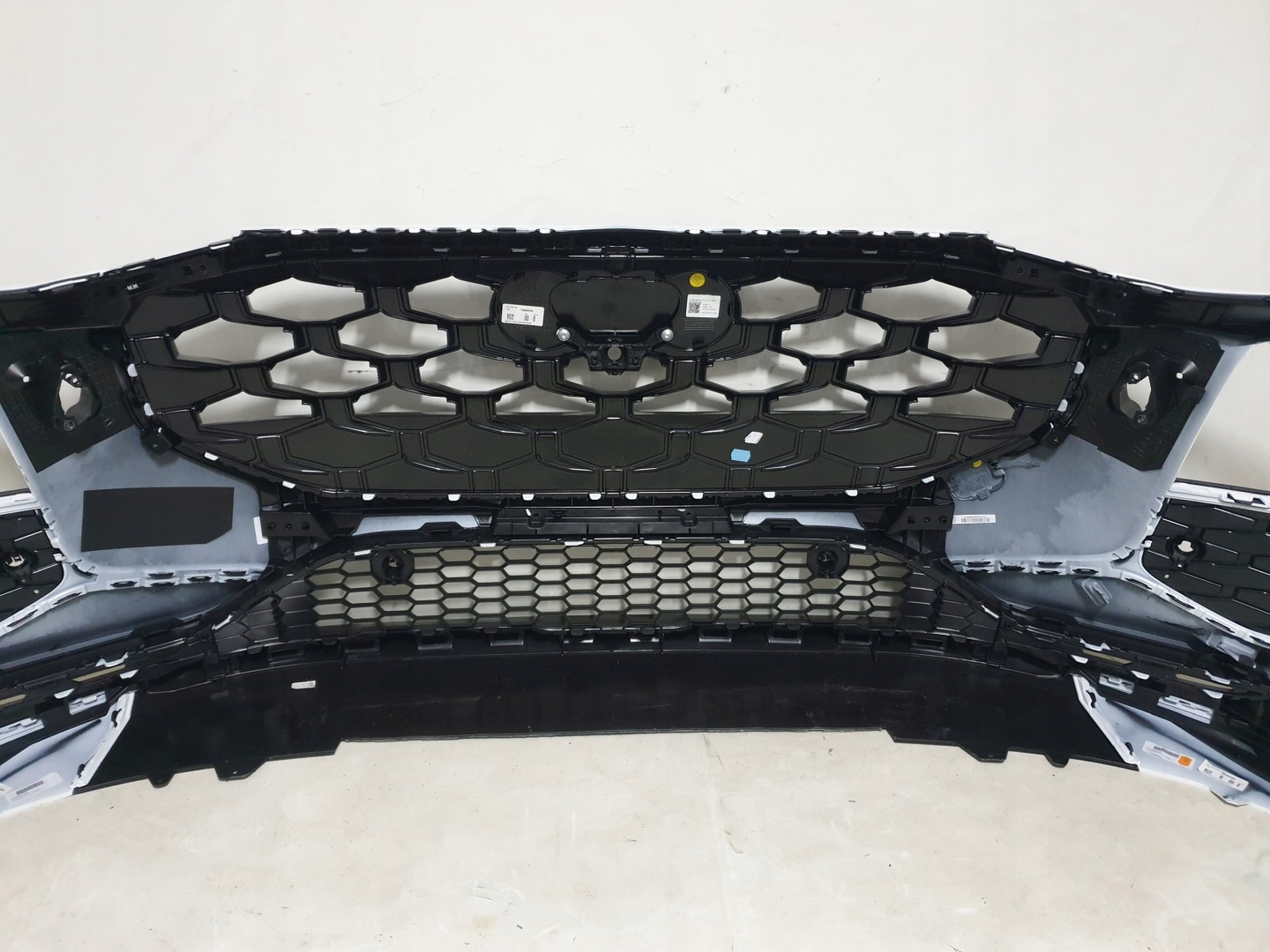 AUDI Q3 III 83H S-LINE 25-> bumper front front 6xPDC washers 83H807437D