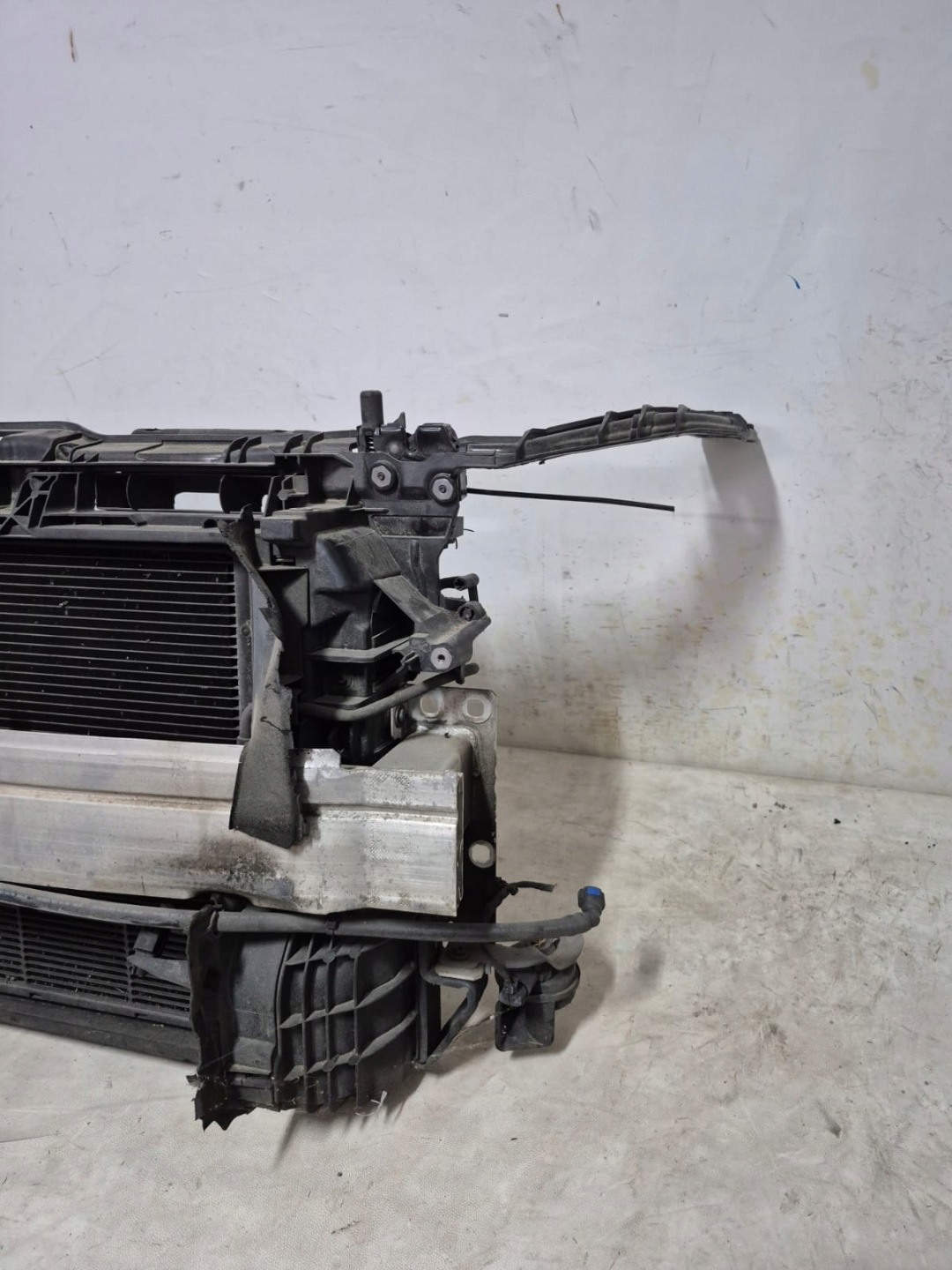 AUDI A1 8X 8X0 10- front body wall front pillar iron radiator