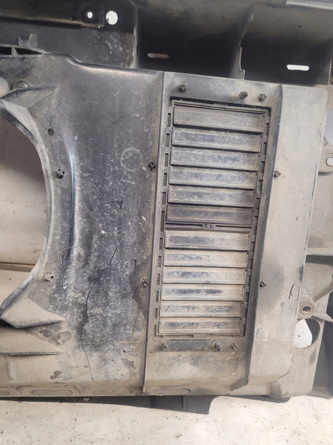support panel for radiators cover radiator OE 1H0805594C VOLKSWAGEN VENTO 93r.