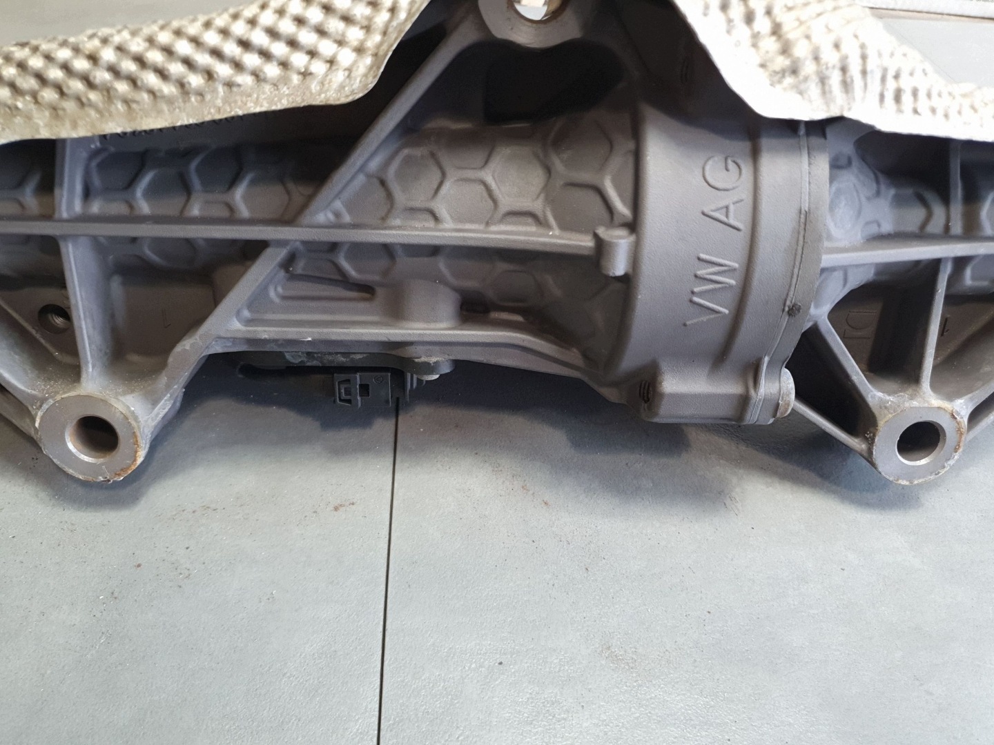 Audi Q7 4M control skretna osi rear part 4M0501055F