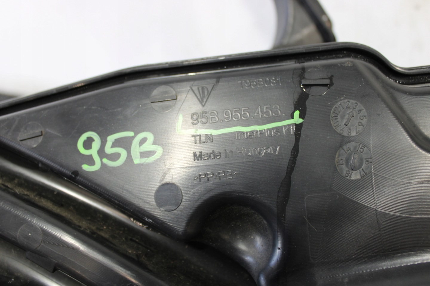 washer fluid tank PORSCHE MACAN 95B 95B955453