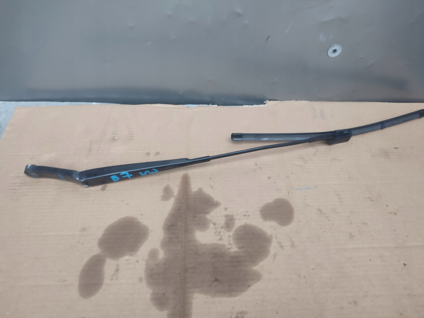 wiper arm front right DO VW PASSAT B6 B7 3C1955410B