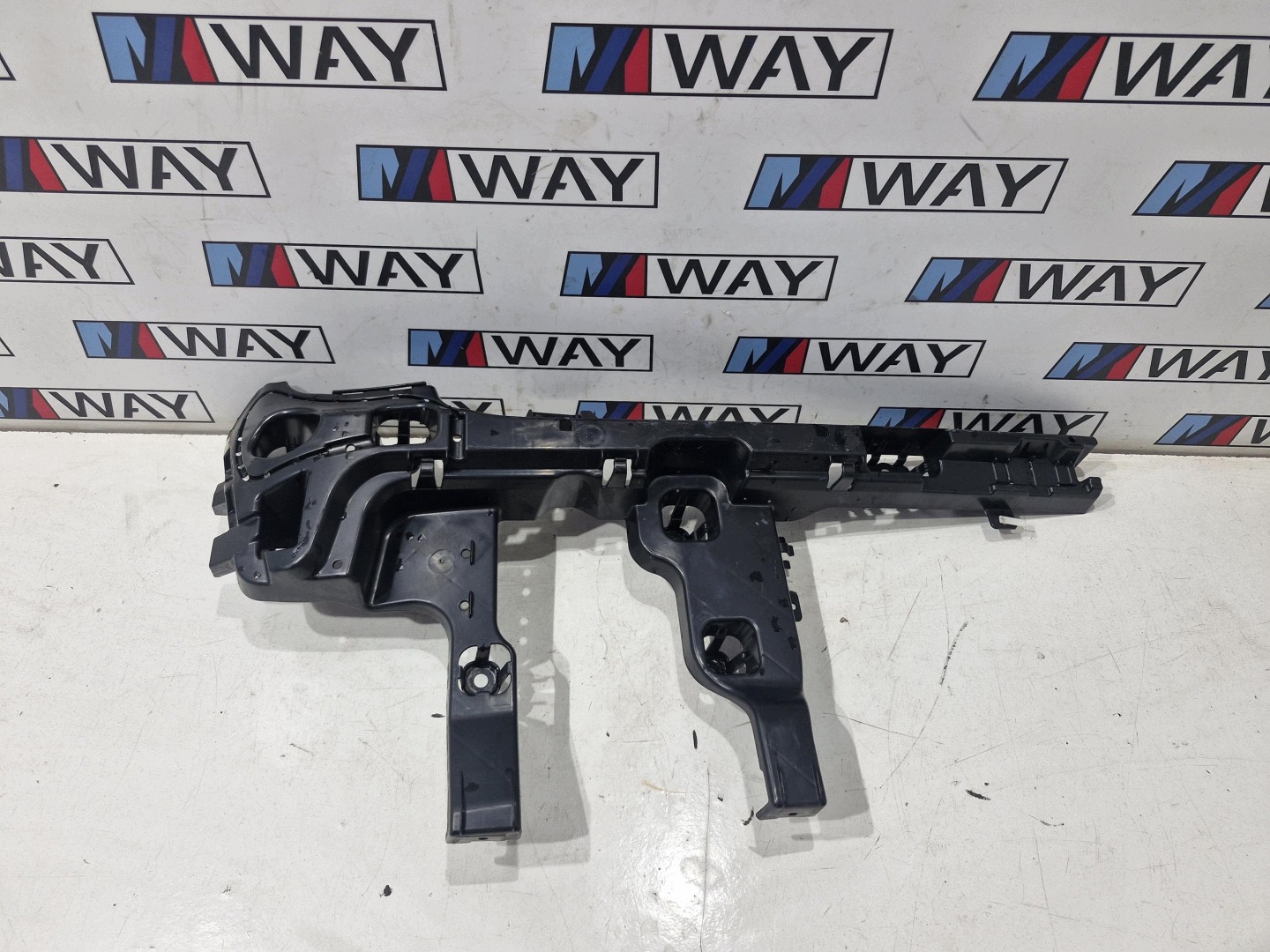 7300813 MINI COOPER F56 bumper bracket left rear part