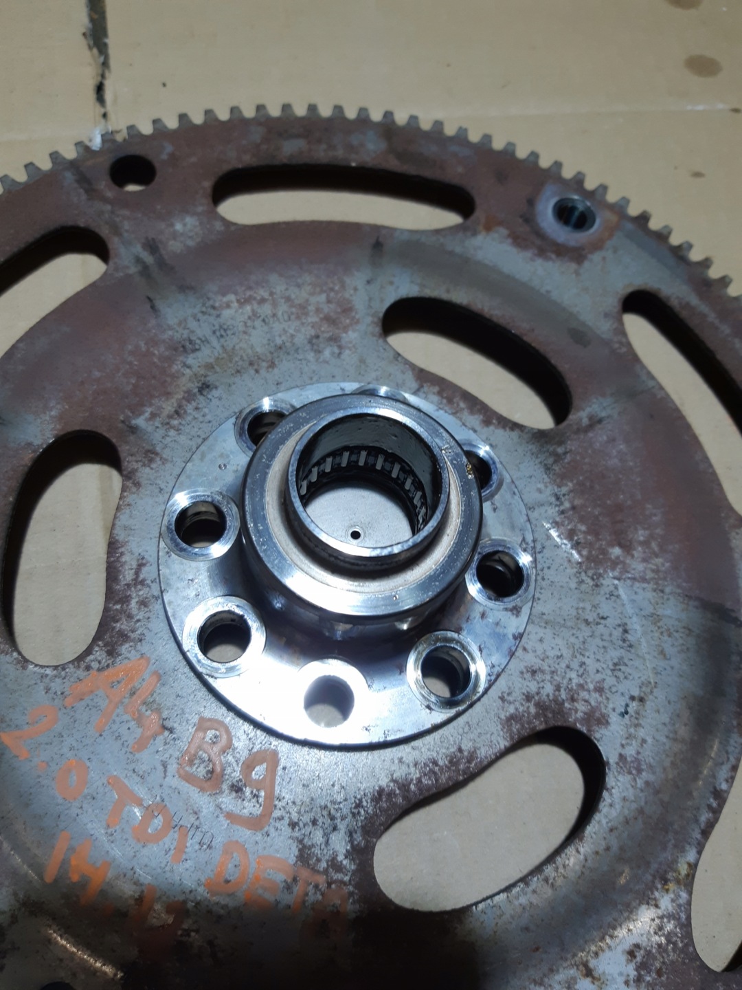 AUDI A4 B9 2.0 TDI DETA wheel flywheel 06H105323AD