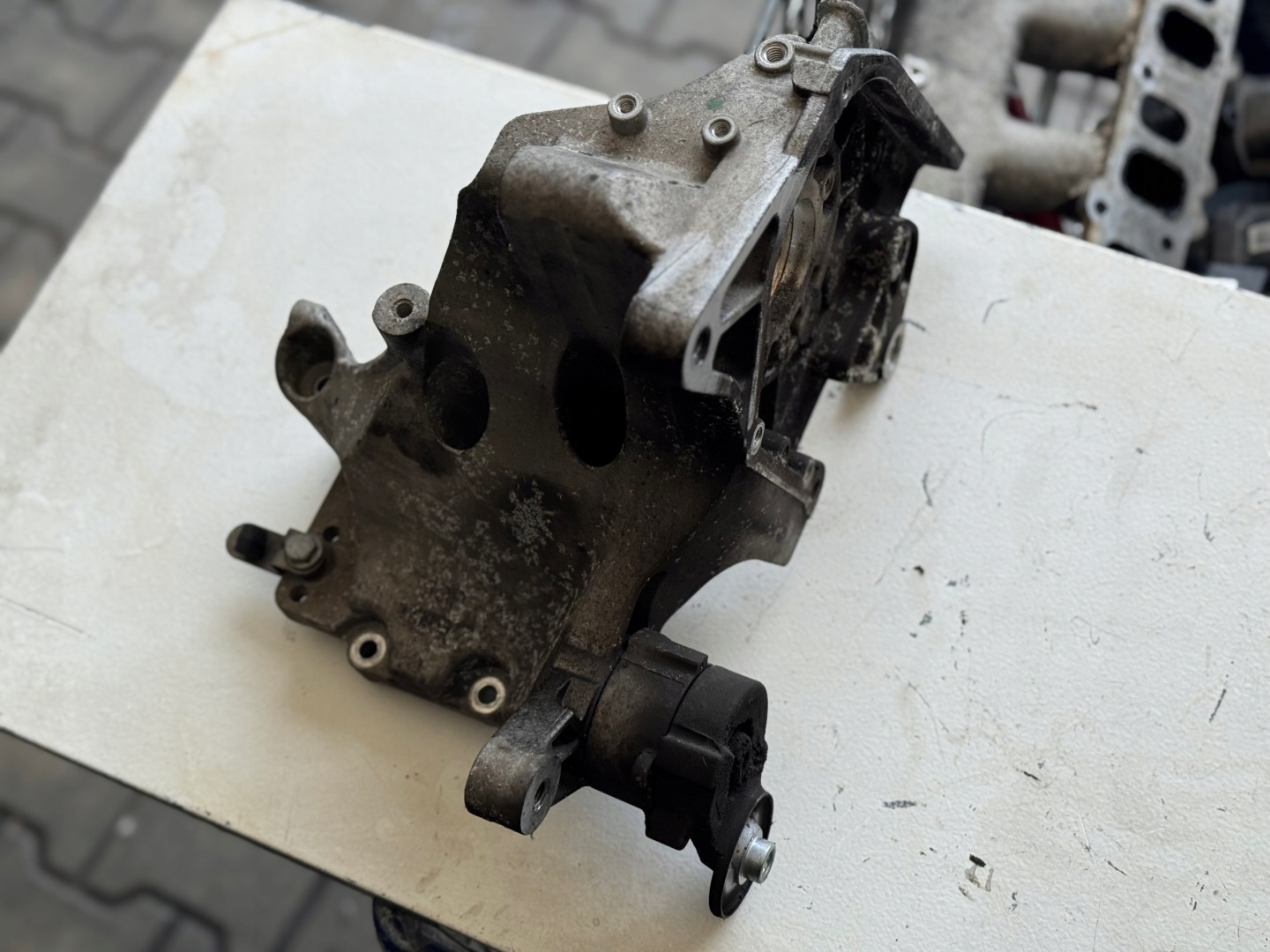 SX4 SEDICI Support Support plaque Pompe d’injection 1.9 DDIS
