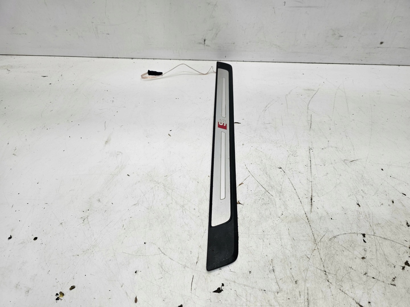 moulding threshold inner right front AUDI A4 B9 8W0947818A