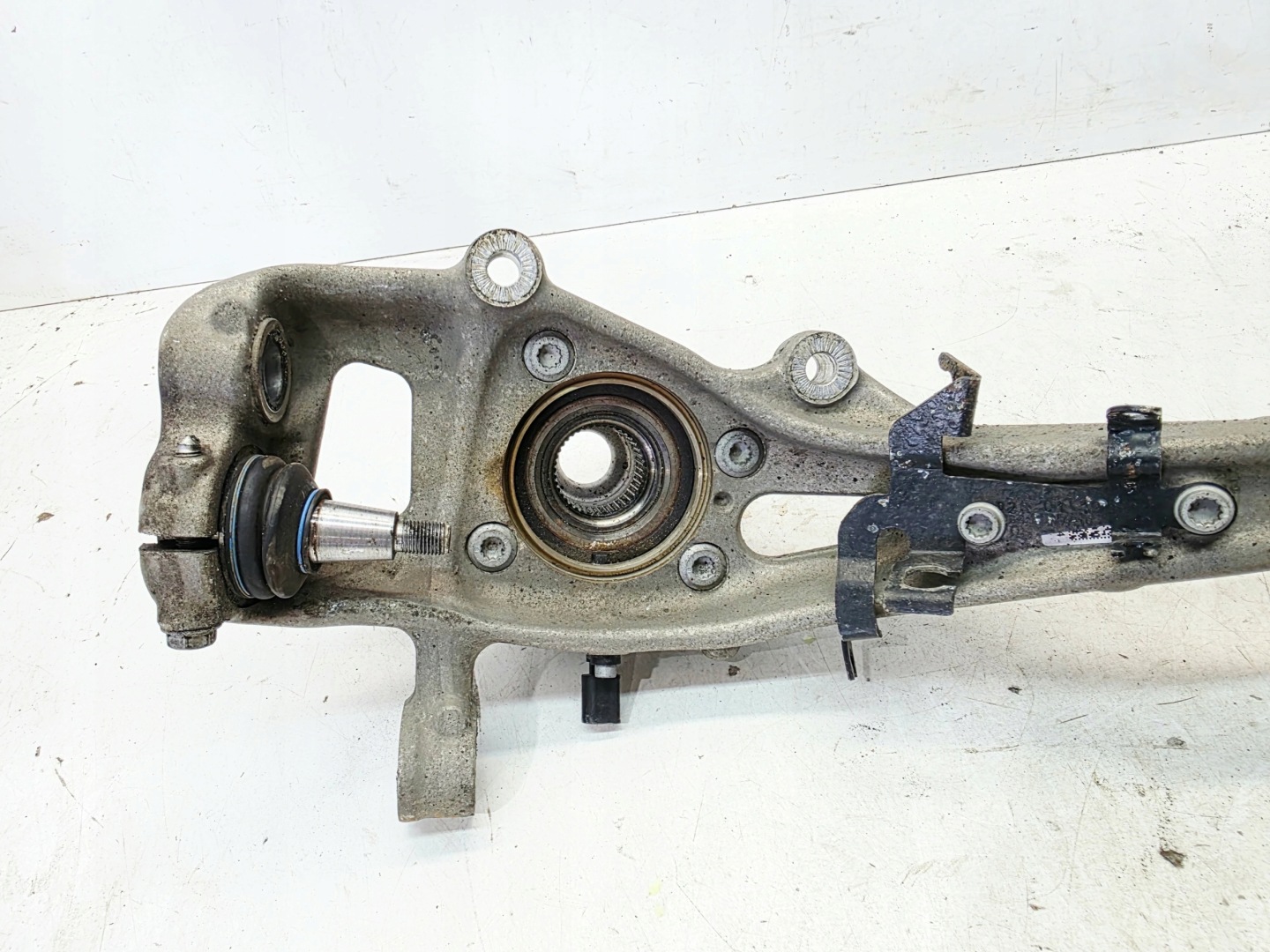 otoč čepu levý předek AUDI A6 C8 4K0407241D 4K0407559D