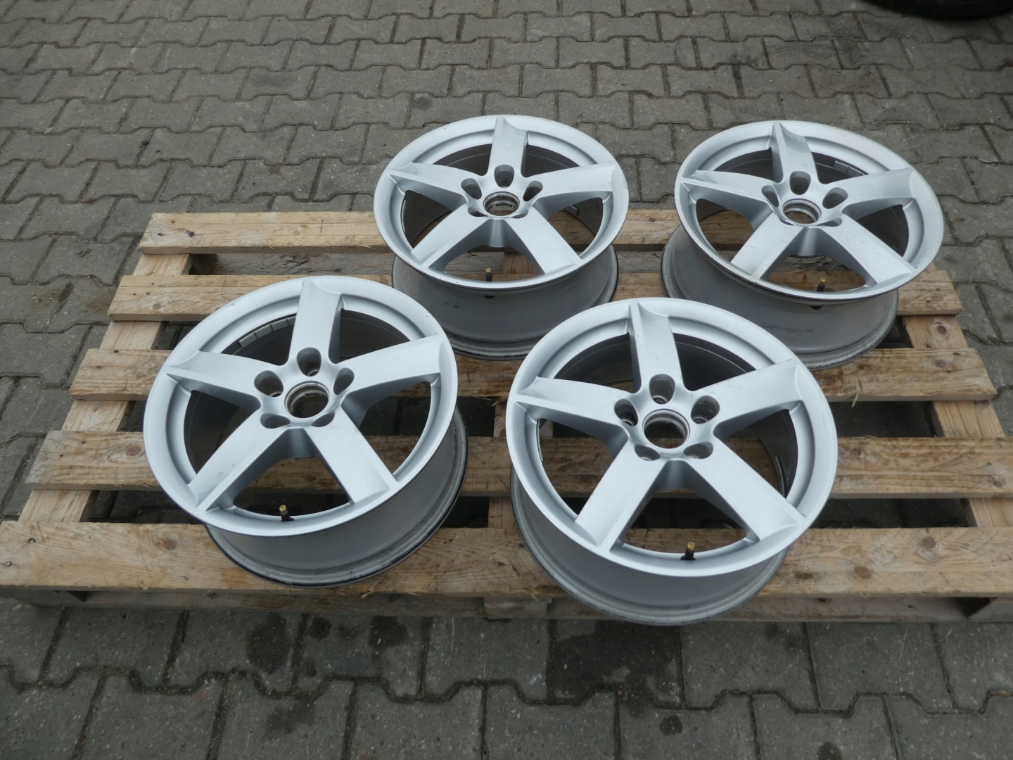 4X discs aluminium disc VW 7N5601025