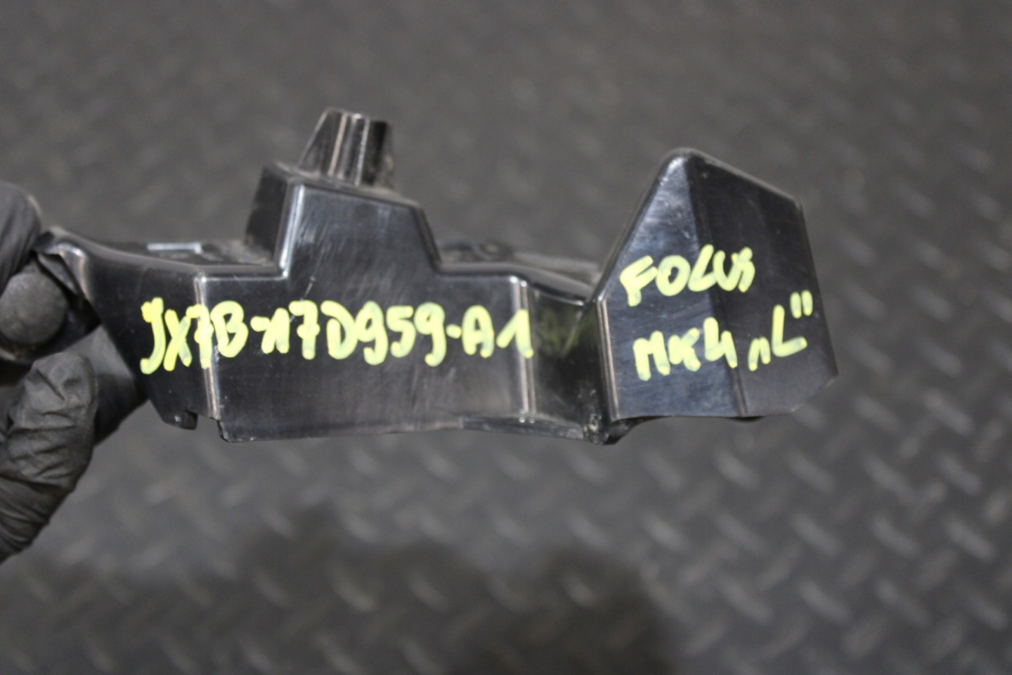 support holder left FORD FOCUS MK4 ST-LINE 7X7B-17D959-A1
