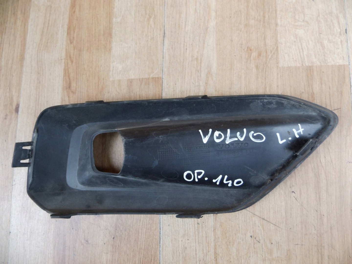 Volvo XC40 2017+ grille grid of a bumper left front front left