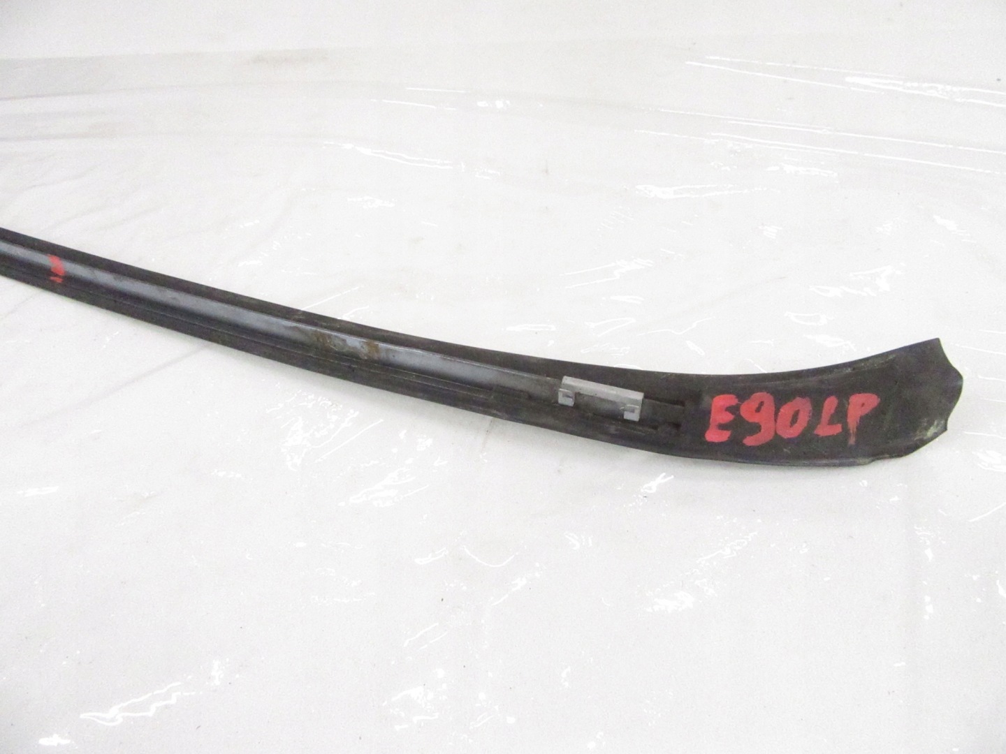 moulding cover windows dust wode przyszybowa left BMW e90 e91 896