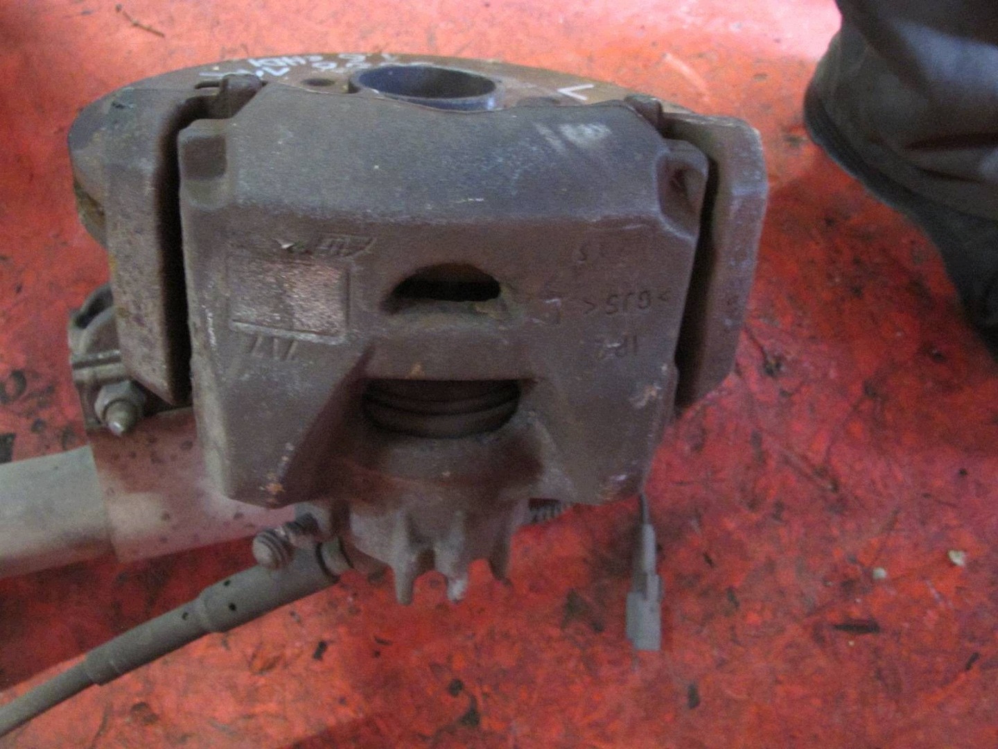 PEUGEOT 5008 and T87 1.6 eHDI 9HR swing shock absorber left front front